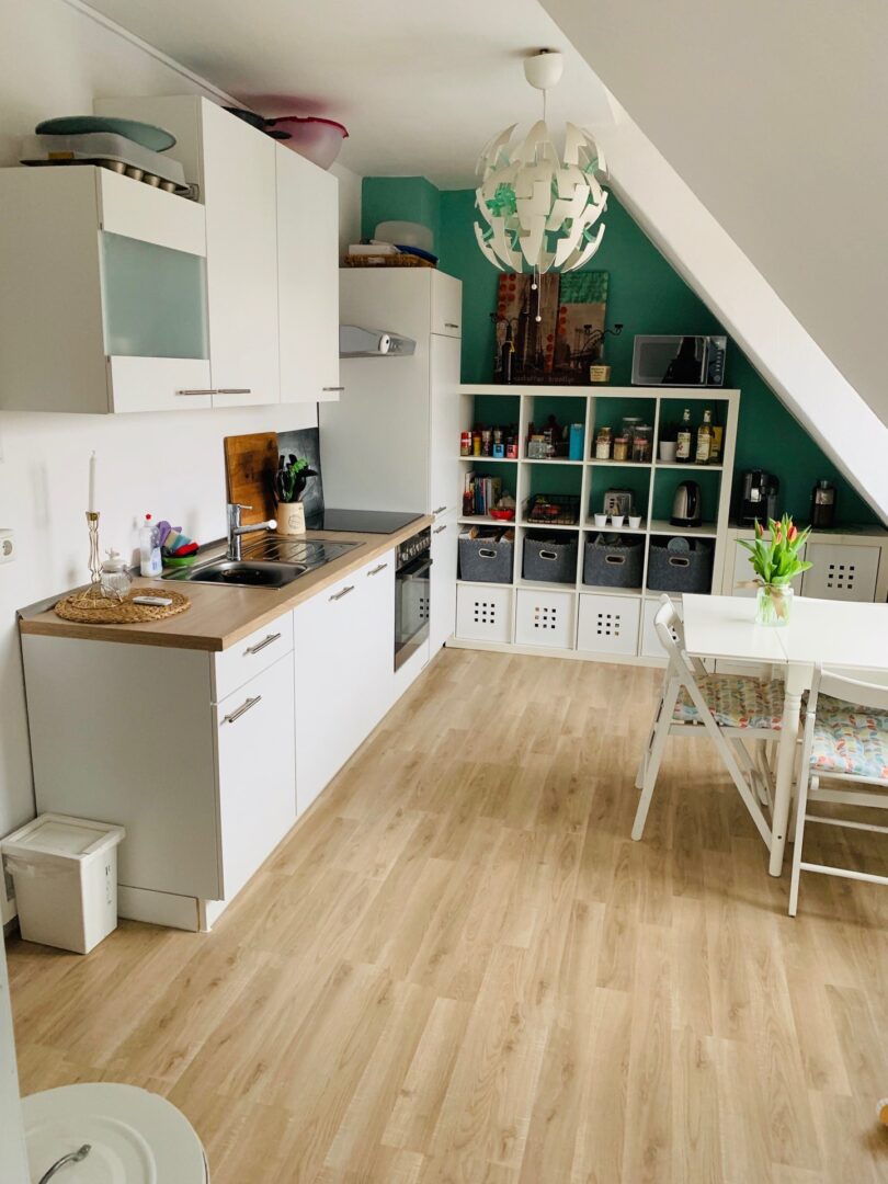 Küche mit Essbereich DG