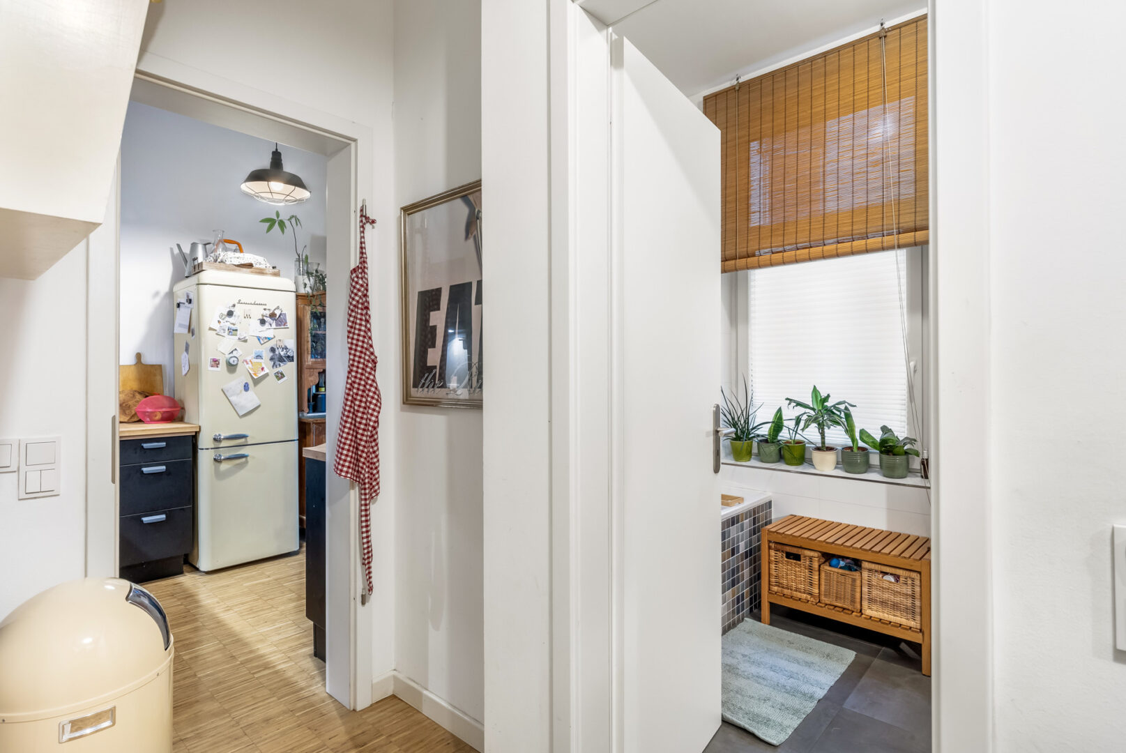 Blick Richtung Küche & Bad