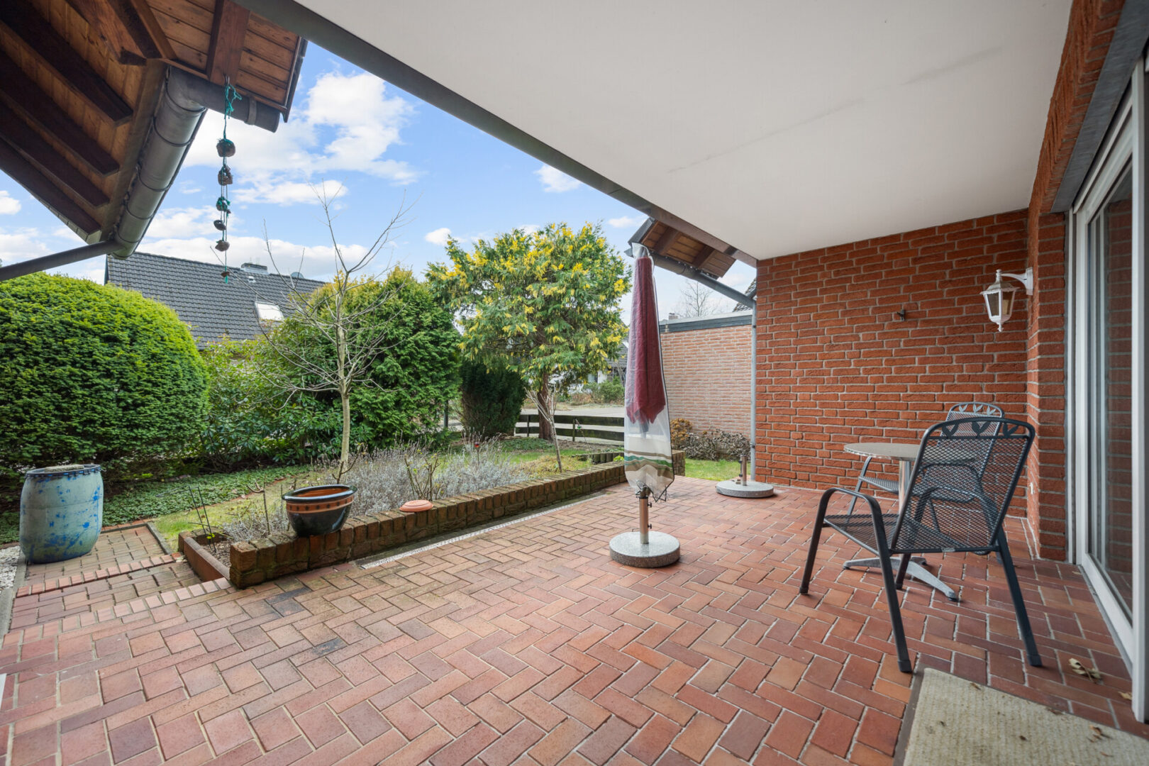 Lichtreiche Terrasse