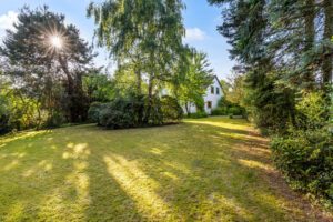 Der weitläufige Garten