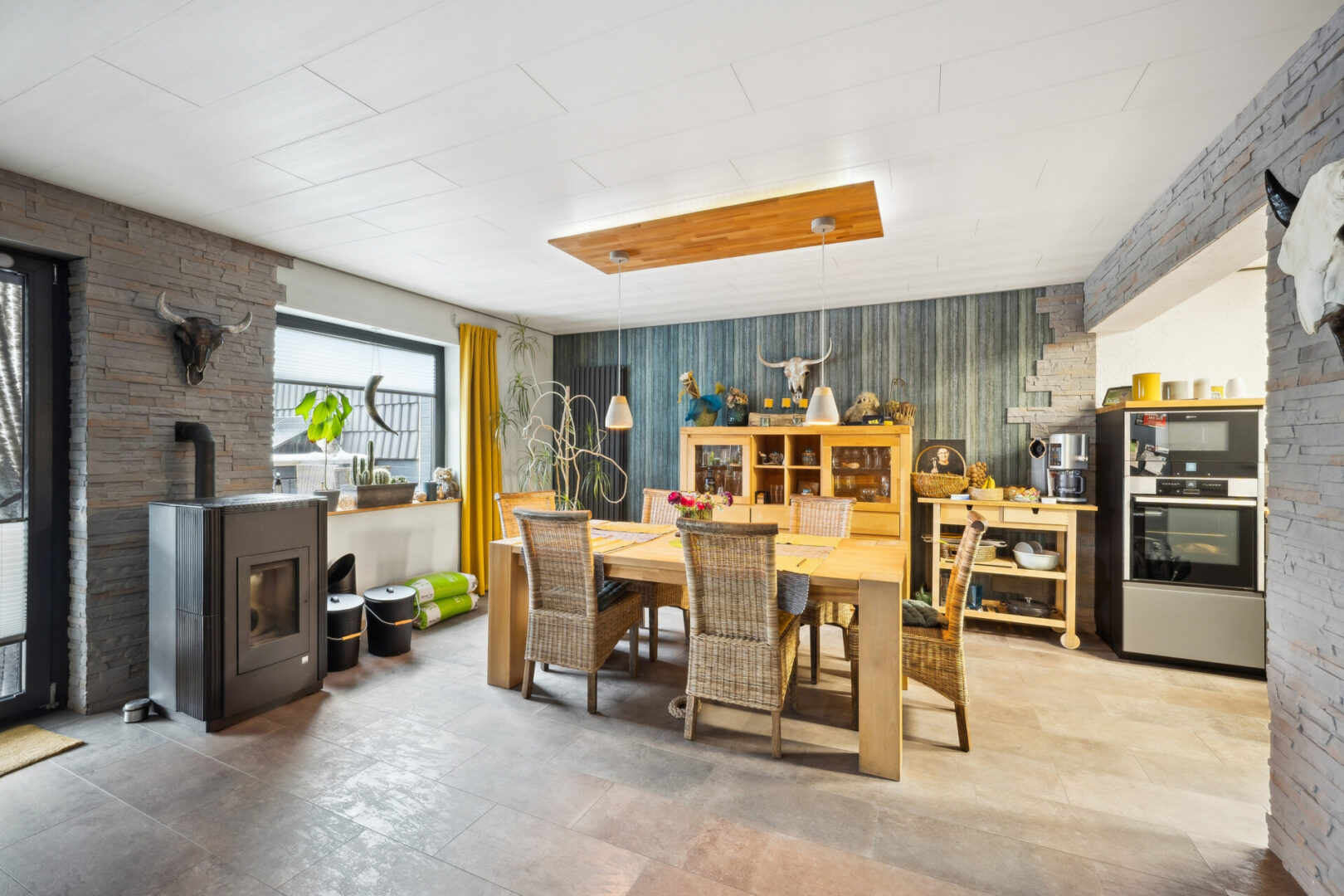 Der Essbereich & Kamin