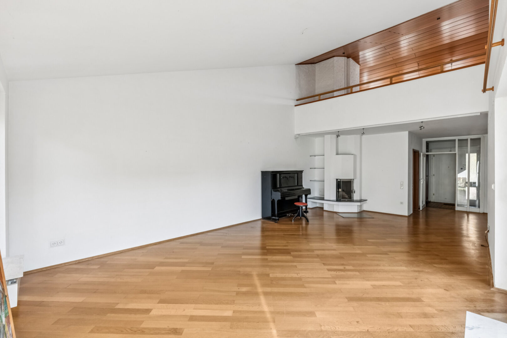 Der Wohnbereich mit Kamin